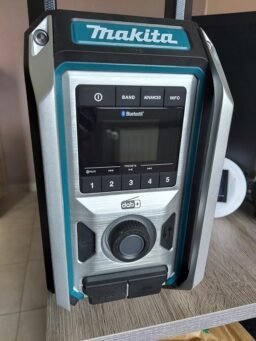 image client 5 Radio de Chantier sans fil Makita DMR115