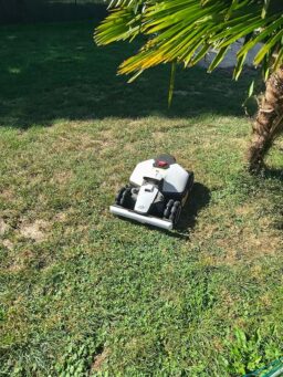 image client 5 Robot Tondeuse Autonome Mammotion LUBA Mini AWD 800