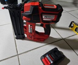 image client 6 Cloueuse sans fil Einhell FIxetto 18-50 N Solo