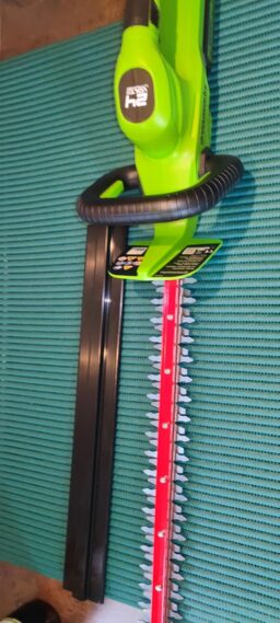 image client 6 Taille Haie Batterie Greenworks G24HT56K2