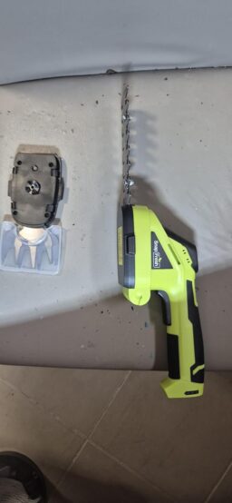 image client 6 Taille Haies Électrique SnapFresh Cisaille À Gazon Mini Haie sans fil