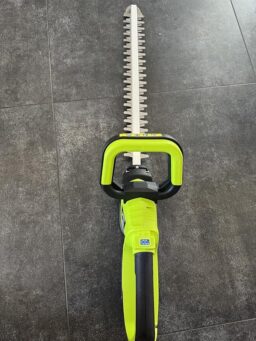 image client 6 Taille Haie sans fil IERAKOR Batterie Électrique sans