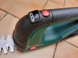 image client 7 Cisaille À Gazon Bosch AdvancedShear 18V 10