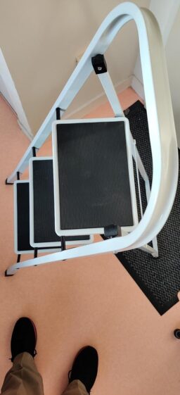 image client 7 Escabeau Pliant 5 Five Simply Smart Escabeau-Marche Pied 3 Niveaux