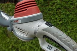 image client 7 Taille Haie Électrique Ikra IHS 650