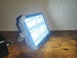 image client 7 Lampe Chantier Fosingut Projecteur Led Rechargeable 150w