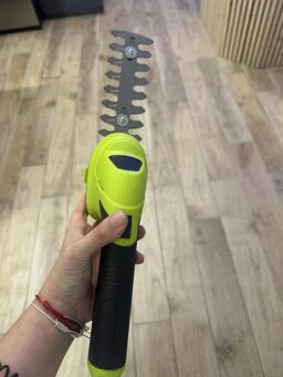 image client 7 Taille Haies Électrique SnapFresh Cisaille À Gazon Mini Haie sans fil