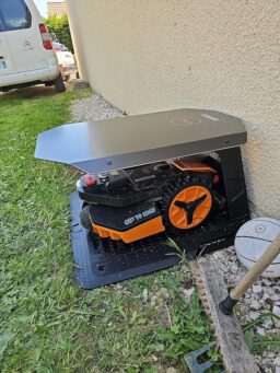 image client 7 Robot tondeuse connecté Worx Landroid Plus WR165E