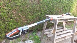 image client 8 Taille Haies TEENO Élagueur sur Perche et Haie Télescopique sans fil