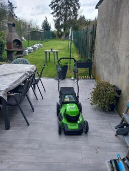 image client 8 Tondeuse À Gazon Greenworks GD24X2LM46SPK4X