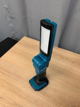 image client 8 Lampe Chantier Led Makita DML801 DEBDML801