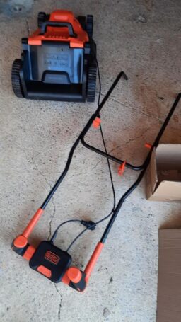 image client 8 Tondeuse À Gazon Électrique Filaire Black+Decker BEMW481BH QS