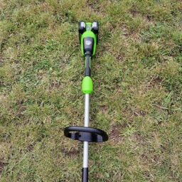 image client 9 Coupe Bordure sans fil Greenworks G40LTK2