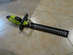 image client 9 Taille Haies sans fil Ryobi RHT184520