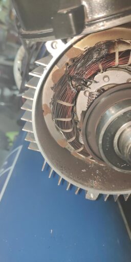 image client 9 Compresseur À Air Bicylindre Scheppach HC53DC