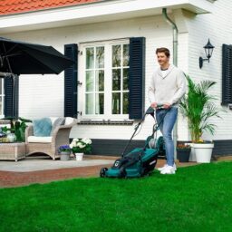 Image du fabricant 2 du VONROC Tondeuse Gazon 1300W compacte