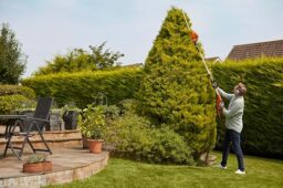 Image du fabricant 2 du Flymo EasiCut Reach 480 taille-haie