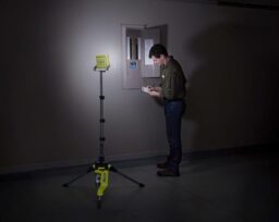 Image du fabricant 2 du Projecteur LED Ryobi trépied 18V