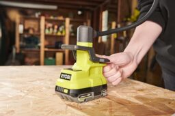 Image du fabricant 2 du Ryobi RLCF18-0 lampe LED sans fil