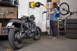 Image du fabricant 2 du Stanley WALLTECH compresseur mural jaune